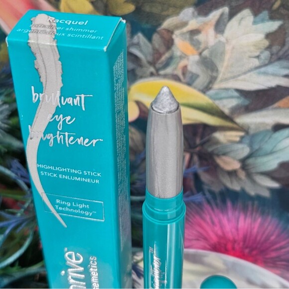 Thrive Causemetics Brilliant Eye Brightener Stick - Racquel Soft Silver Shimmer - Picture 2 of 13